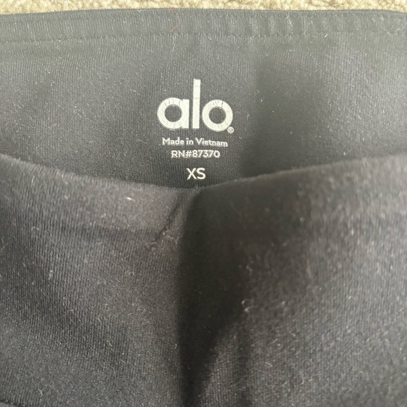 ALO Yoga Midnight Black Leggings - Picture 3 of 5